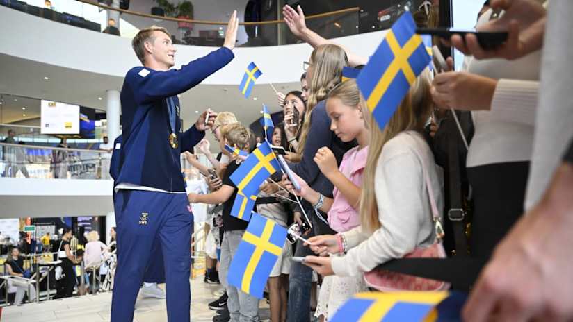 Ahman & Hellvig greet the fans at the Mall of Scandinavia in Stockholm (photo: Christine Olsson/TT)