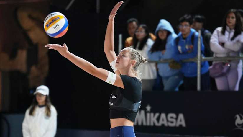 Aine Raupelyte, da Lituânia, saca em Tlaxcala