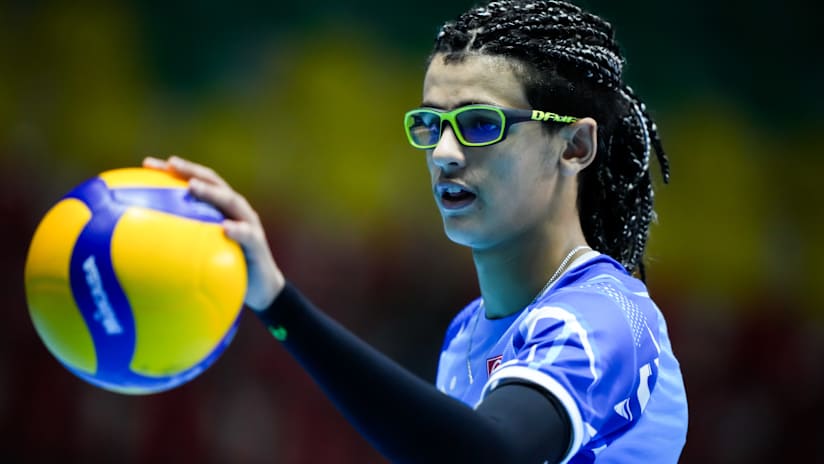 Yahiya Jemai on court with neon goggles and braided hair