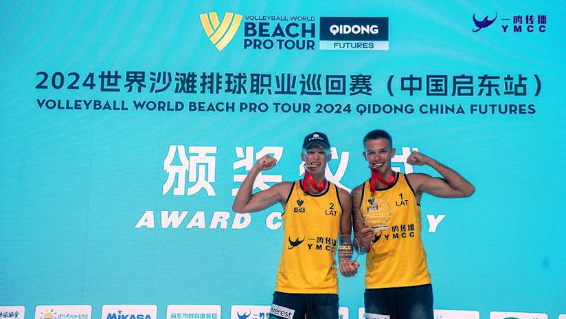 Liepa & Puskundzis celebrate on top of the podium (source: Beachvolleylv)