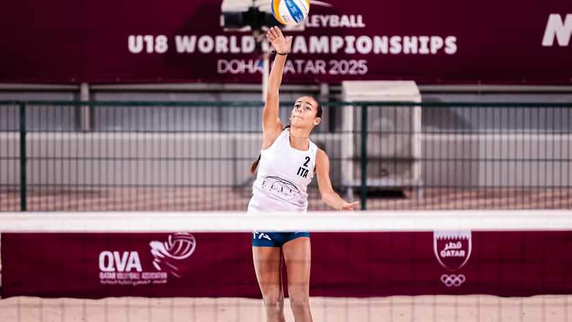 Micol Lafuenti playing beach volleyball