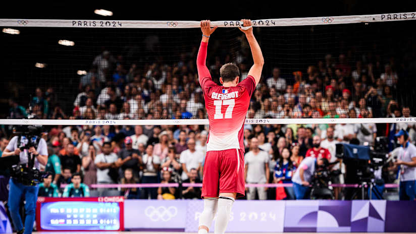 Trévor Clevénot and French fans show their frustration at the end of the match