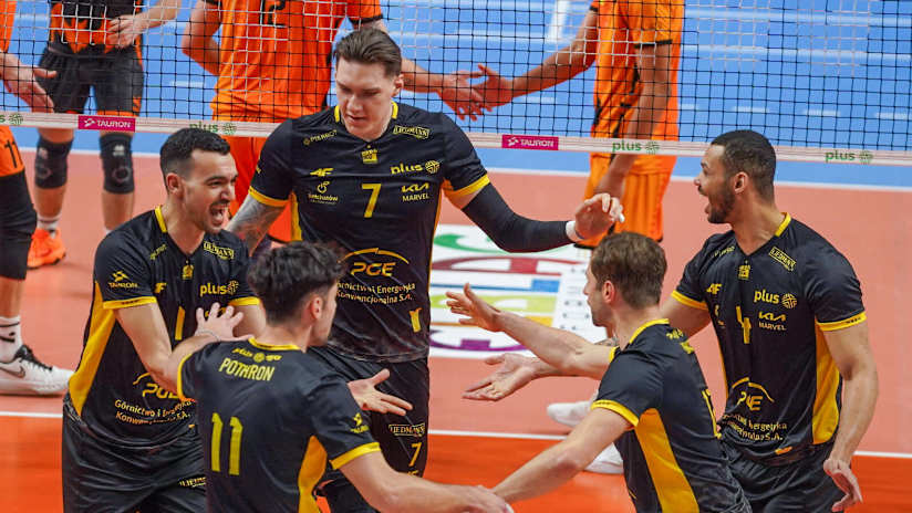 SKRA players celebrate in Elblag (photo: Michal Libuda / plusliga.pl)
