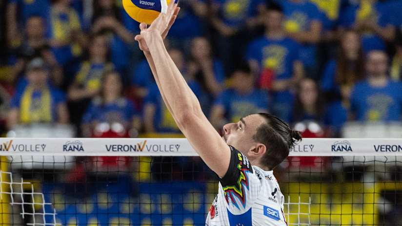 Simone Giannelli do Sir em ação contra o Verona (fonte: legavolley.it)