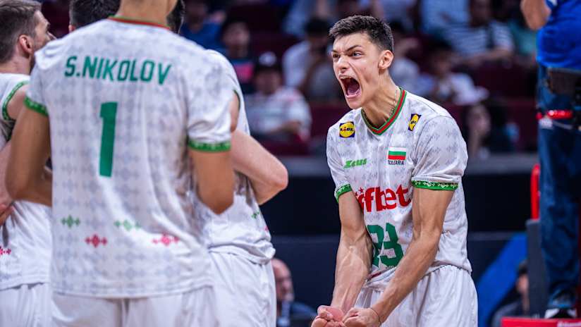 Aleks Nikolov celebrates with his teammates