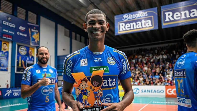 With 13 points, Adriano topped all scorers in the opening match of the Superliga