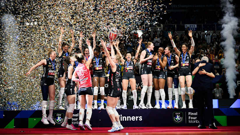 Imoco’s players triumphant with the CEV Champions League trophy (source: CEV)