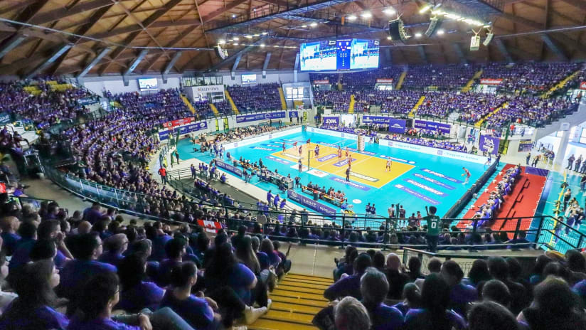 Opiquad Arena packed for the historic match Vero Volley v Sir (source: legavolley.it)