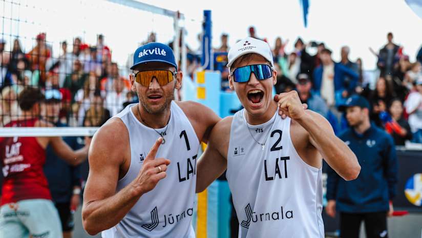 Edgars Tocs & Gustavs Auzins triumphant in Jurmala (photo: Arturs Stiebrins / cev.eu)