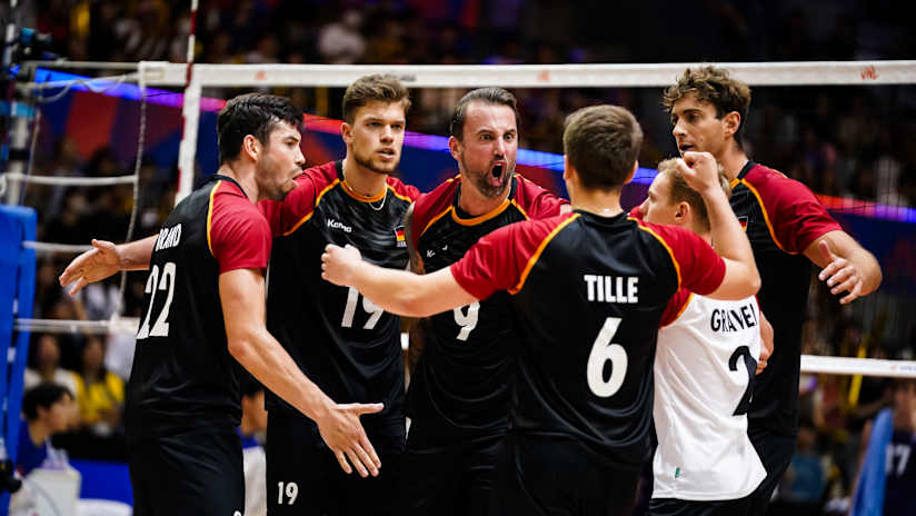 Gyorgy Grozer and his younger German teammates celebrate against the USA