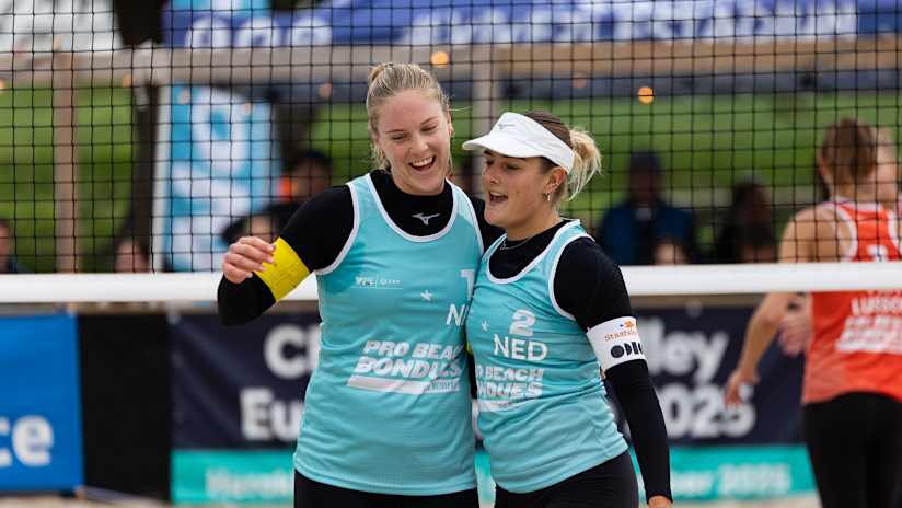 Lisa Luini & Desy Poiesz celebrating at Bondues Lille Metropole Futures