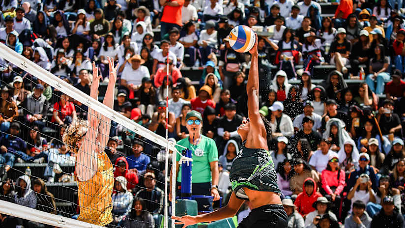 Lares/Carlos Andres (MEX) celebrating a point