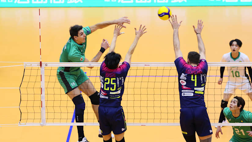 Hiroshima’s Felipe Roque trying to overcome Tokyo’s blockers
