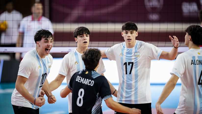 BU17WCH_QF_ARG_POL_038