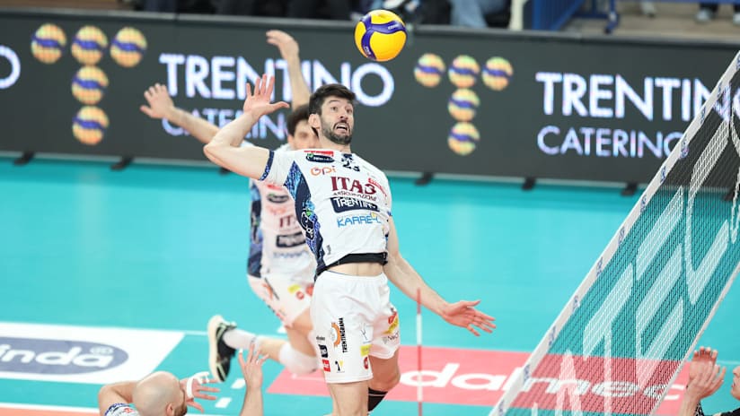 Flavio sobe para o ataque contra o Civitanova