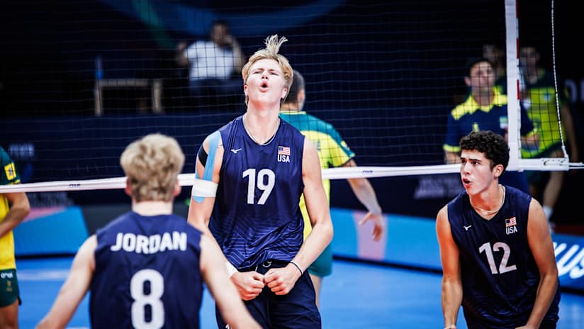 Roman Payne celebrating a point with teammates.