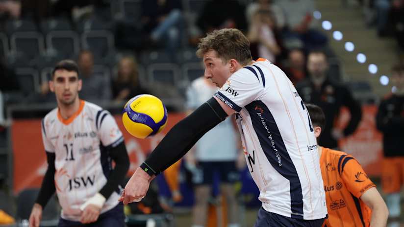 Jastrzebski Wegiel’s trending outside hitter Michal Gierzot in action (photo: Arkadiusz Kogut / plusliga.pl)