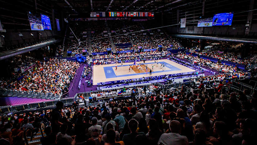 The South Paris Arena 1 was packed for the first quarterfinal of the men's tournament