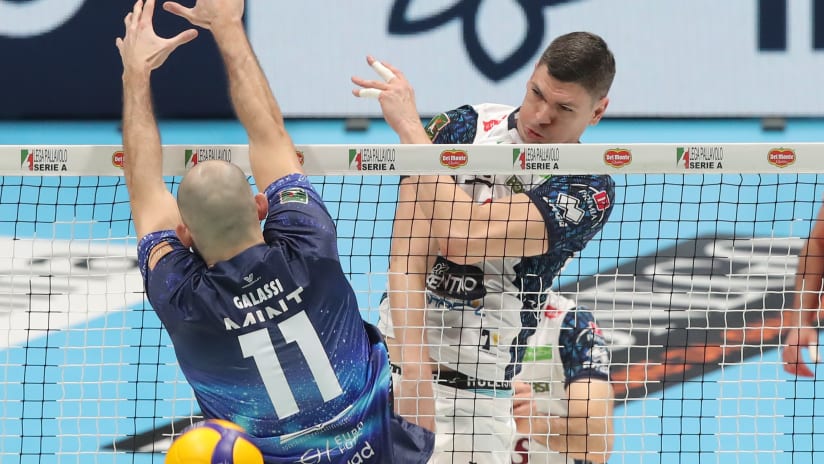 Trentino’s Marko Podrascanin in attack against Vero Volley (source: legavolley.it)