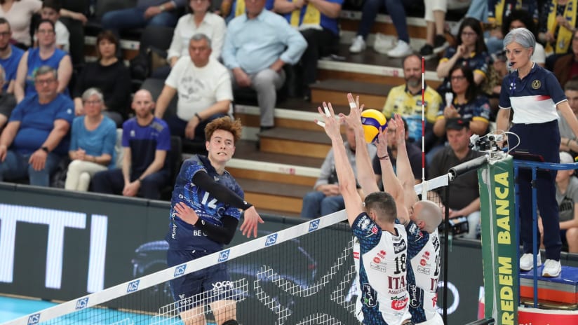 Ran Takahashi in attack against Trentino (source: legavolley.it)