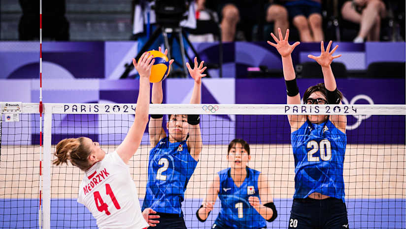 Japanese blockers try to stop Poland's Natalia Medrzyk