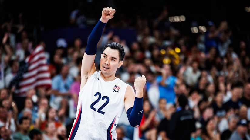 Libero Erik Shoji tried to lift his teammates on the court during the bronze medal match