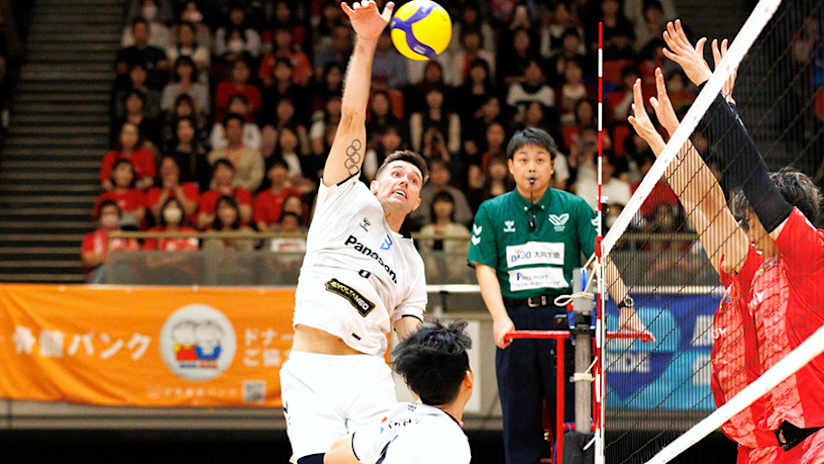 USA’s Thomas Jaeschke in action for Osaka Bluteon (source: osaka-bluteon.com)