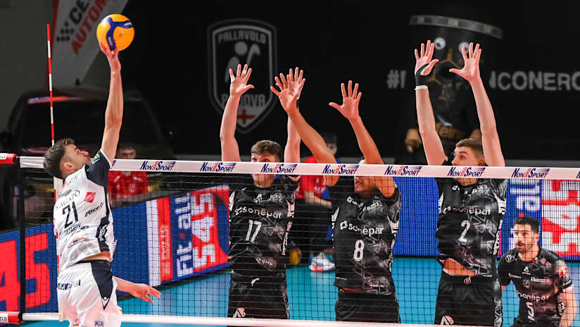 Grottazzolina’s Georgi Tatarov spikes over a three-man Padova block (source: legavolley.it)