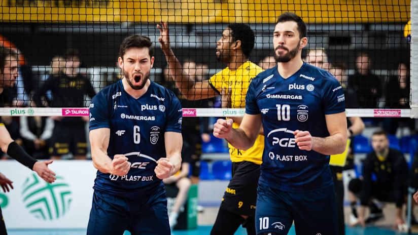 Projekt’s Tobias Brand and Yurii Semeniuk celebrate (photo: Lukasz Gorajek / plusliga.pl)