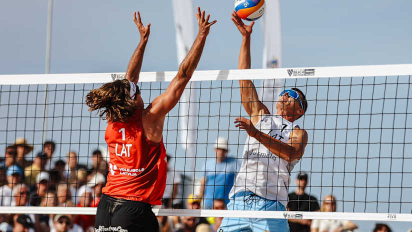 Stellar clash between Martins Plavins and Aleksandars Samoilovs in the Jurmala Futures men’s final (source: cev.eu)