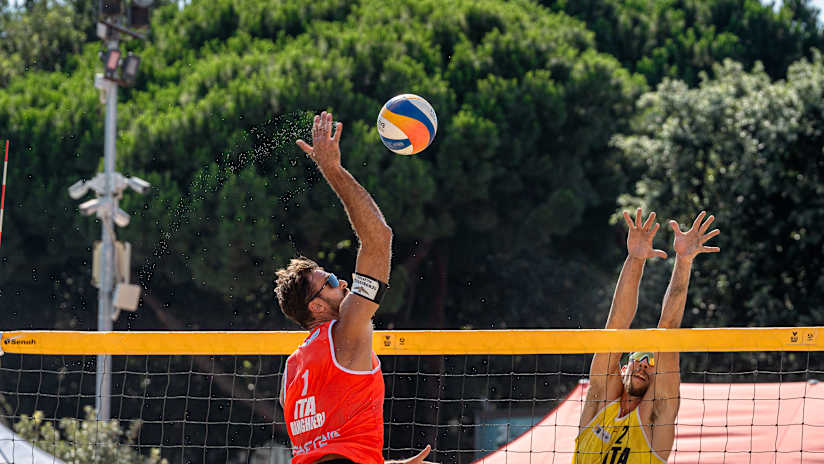 Alex Ranghieri in attack during the all-Italian Messina Futures final (source: cev.eu)