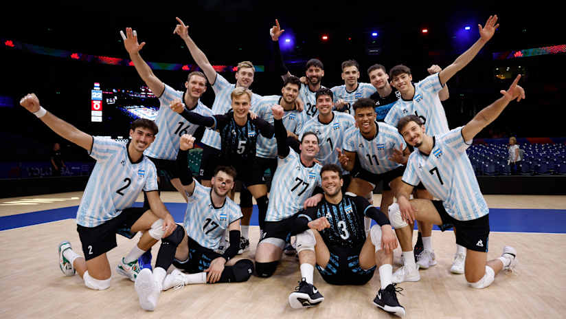Argentinean players celebrate victory against Netherlands