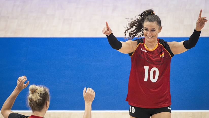 Lena Stigrot in action during a volleyball match.