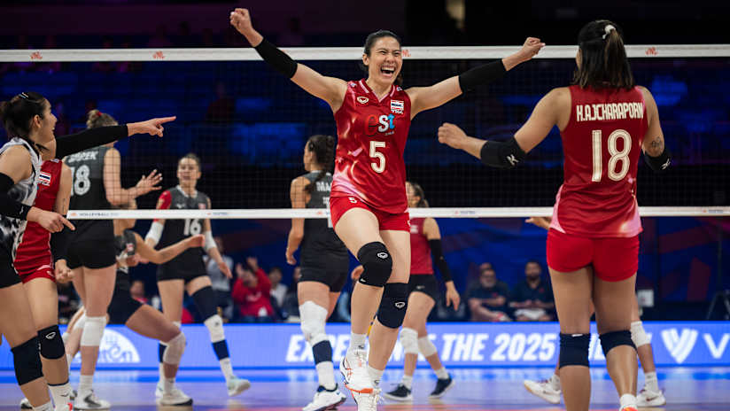 Middle blocker Thatdao Nuekjang celebrates a point against Canada