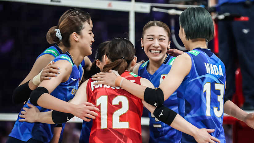 Japan women`s volleyball team celebrates a point against Türkiye