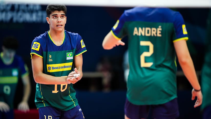 Lucas Rigui, a Brazilian volleyball player, on court