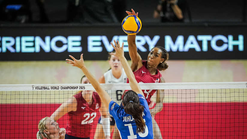 Chiaka Ogbogu faces a Czech blocker