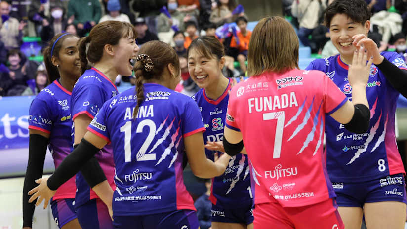 PFU BlueCats celebrate their victory over defending champions Osaka Marvelous (source: @PFUBlueCats)
