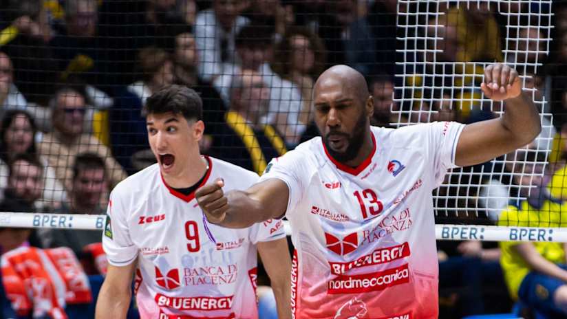 Mandiraci e Simon, da Gas Sales, comemoram em Modena (fonte: legavolley.it)