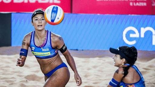 Carol & Barbara return to World Ranking top after two years