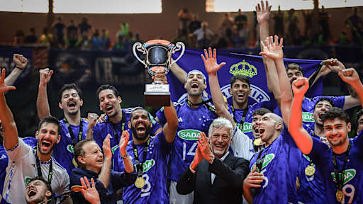 Sada Cruzeiro at the top of the world for the fifth time