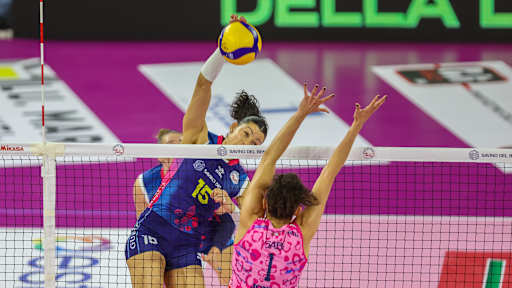 Gabi e Carol na disputa pelo título da Copa Itália