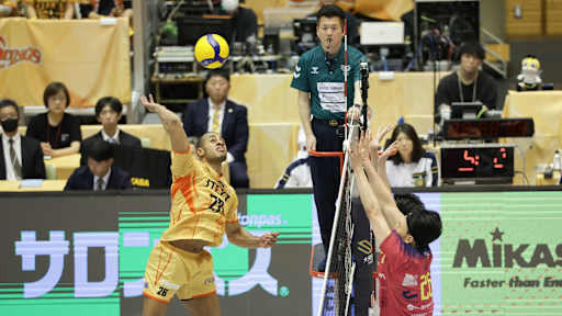 Time de Lucarelli vai às semifinais no Japão