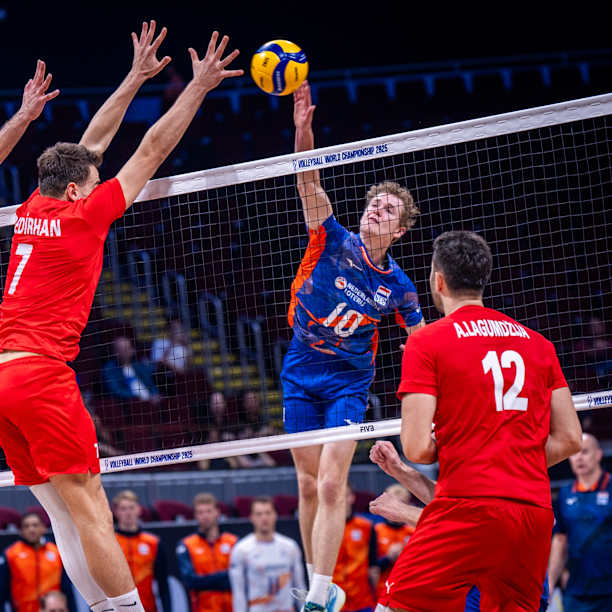 Mirza Lagumdzija - Jugador de voleibol, punta receptor, Turquía