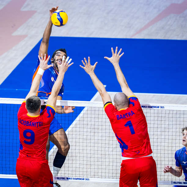 Robert Adrian Aciobanitei - Jogador de voleibol, ponta, Romania