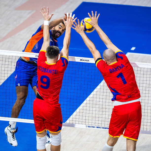 Robert Adrian Aciobanitei - Jugador de voleibol, punta receptor, Rumania