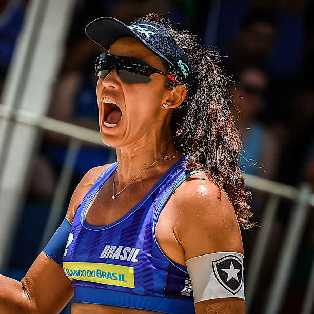 Hosts Brazil advance four teams to the women's semifinals in Itapema