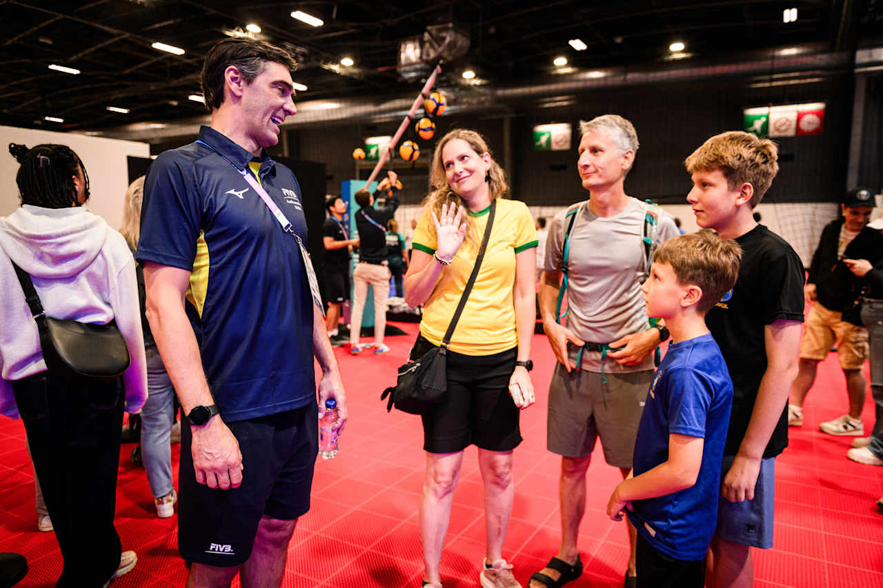 Giba with guests at the Volleyball Experience in Paris 2024