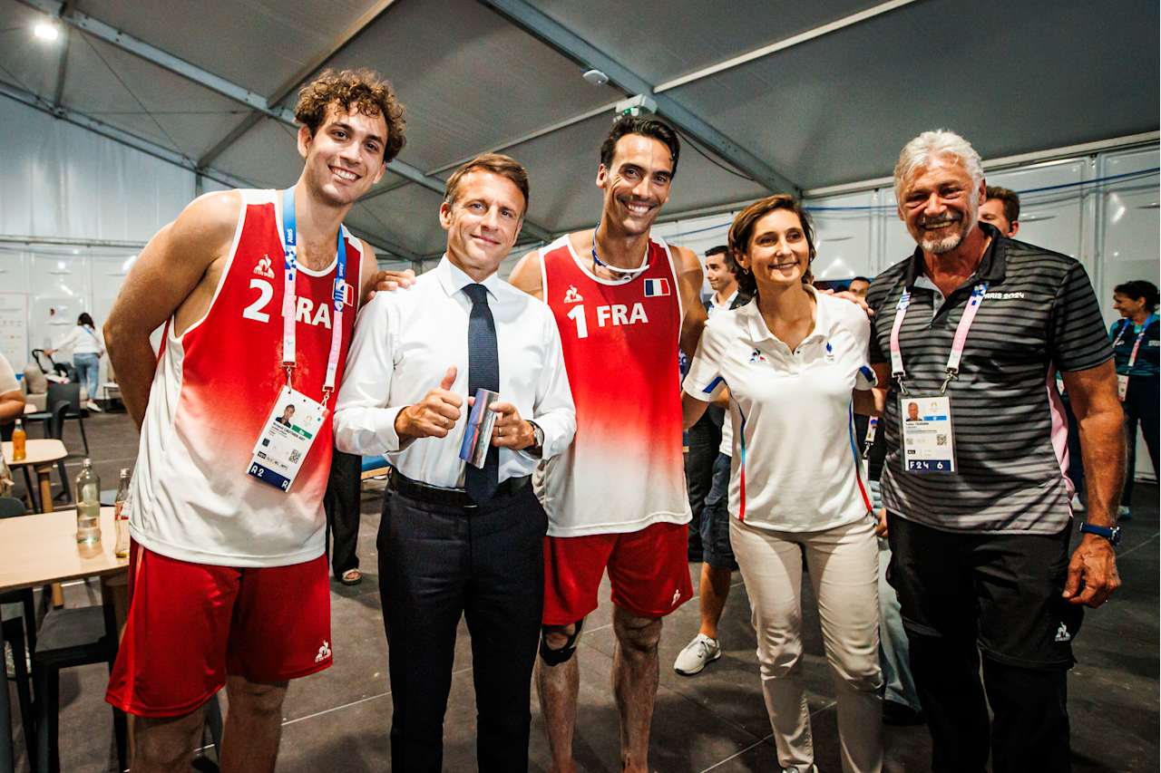 President of France, Emmanuel Macron together with Gauthier-Rat, Krou, Sports Minister Oudea-Castera and CSV President Tullio Teixeira at Paris 2024 Beach Volleyball