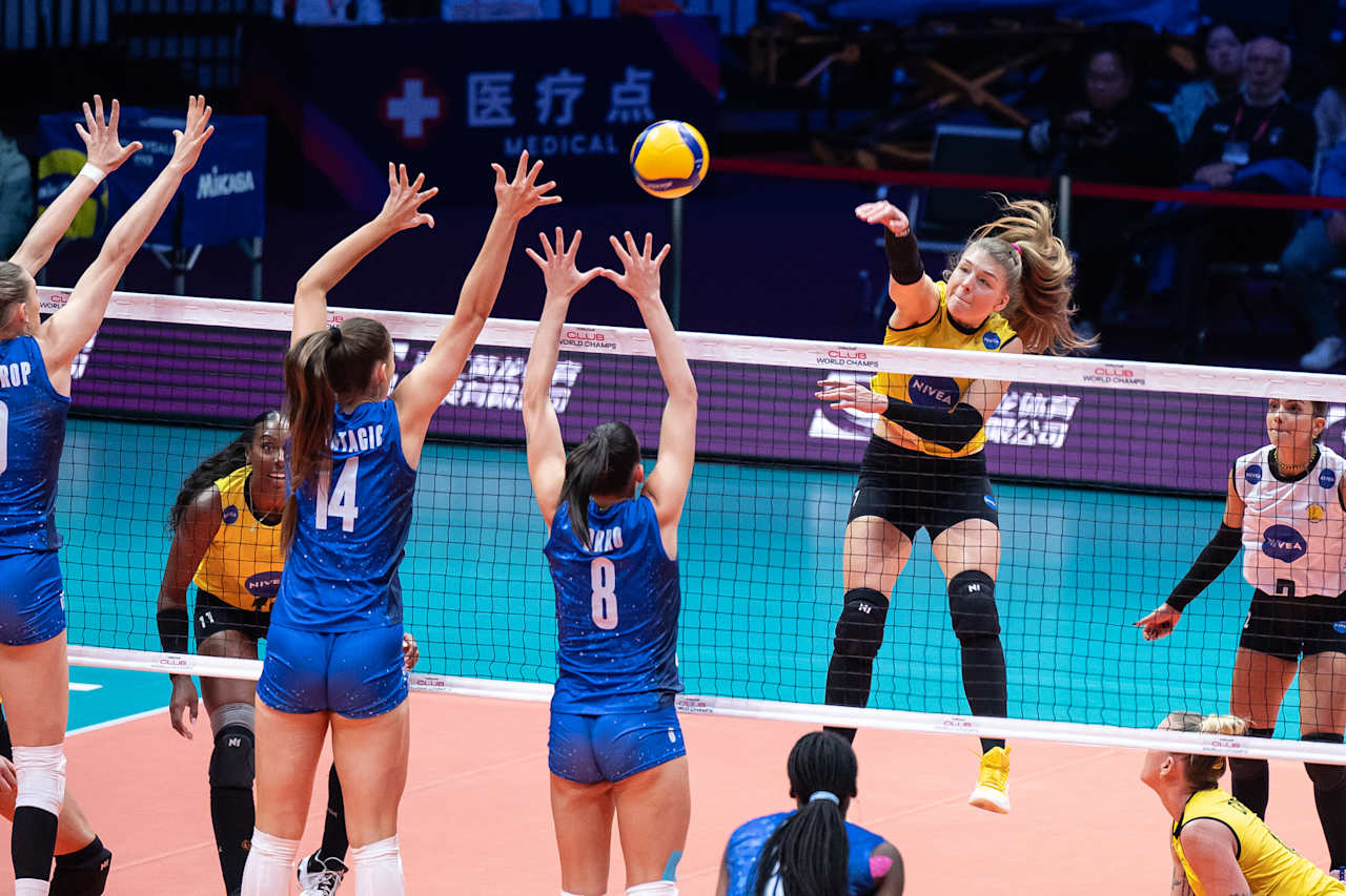 De amarelo, Kuznetsova ataca o bloqueio do Milano